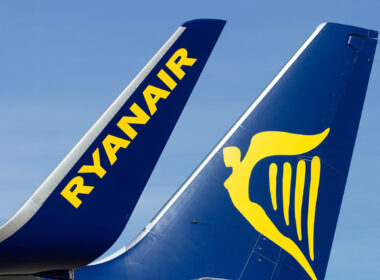 ryanair_boeing_737-800_nextgeneration_winglet_and_tailfin.jpg