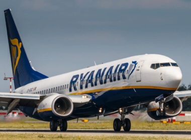 ryanair_boeing_737-800ng_taking_off_from_prague_airport_prg.jpg