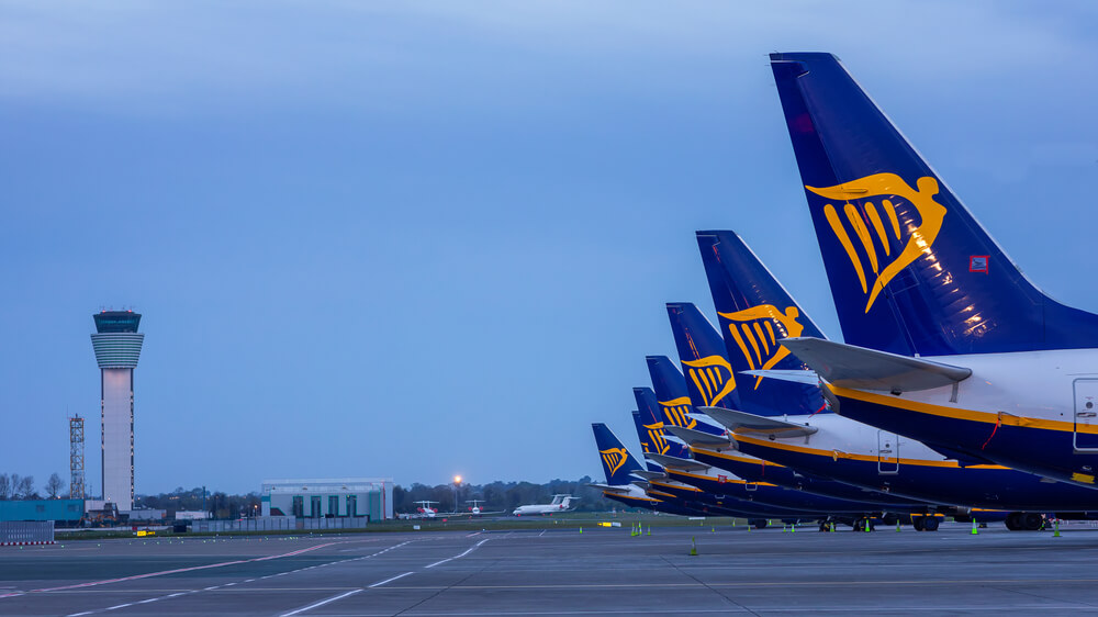 ryanair_boeing_737_aircraft_parked_at_dublin_airport_dub-1.jpg