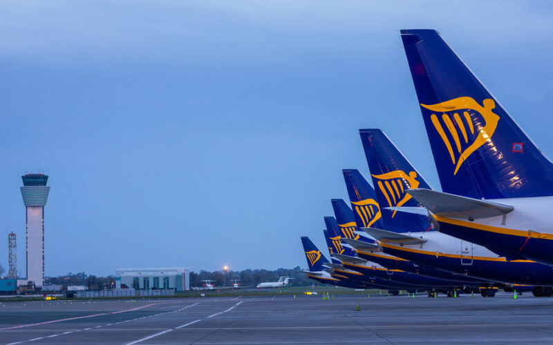 ryanair_boeing_737_aircraft_parked_at_dublin_airport_dub.jpg