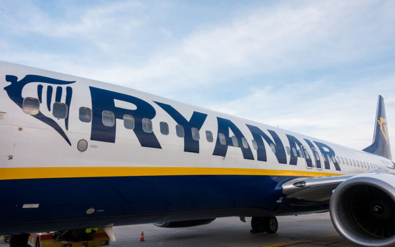 ryanair_boeing_737_at_berlin_schonefeld_airport_sxf-1.jpg