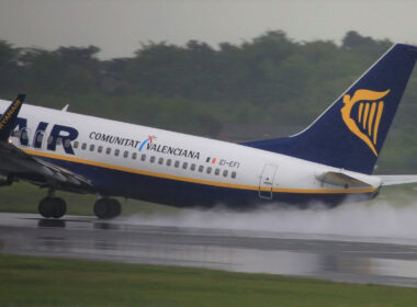 ryanair_boeing_737_ei-efy.jpg