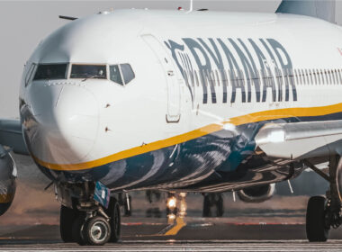 ryanair_boeing_737_lined_up_for_take_off-1.jpg