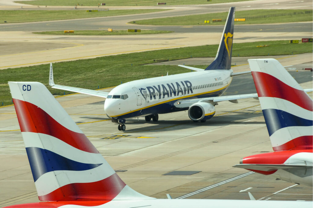 ryanair_boeing_737_taxis_past_british_airways_planes_at_london_gatwick.jpg