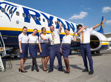 ryanair_cabin_crew.jpg