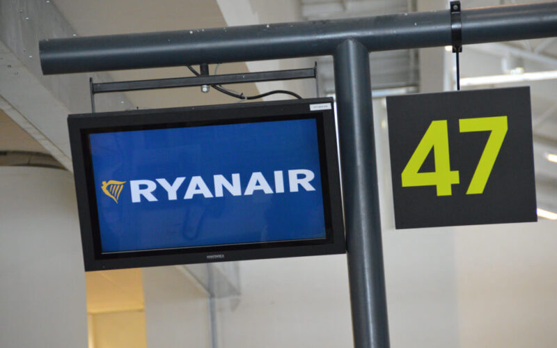 ryanair_checkin_board_at_faro_portugal.jpg