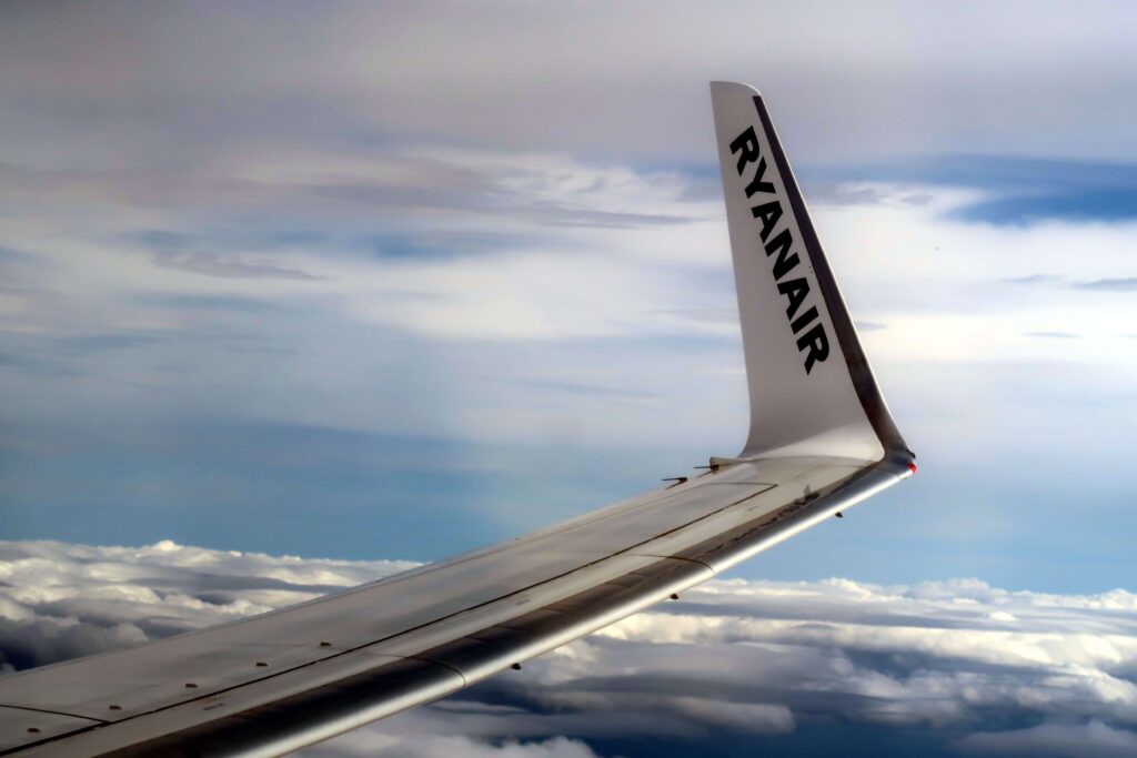 ryanair_wing_logo.jpg