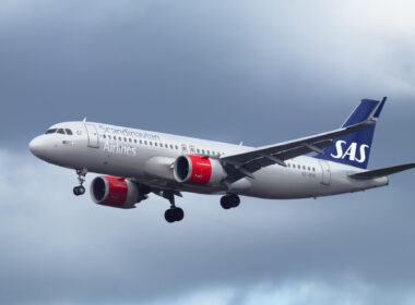 sas_a320_at_london_heathrow.jpg