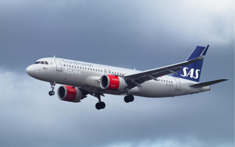 sas_a320_at_london_heathrow.jpg