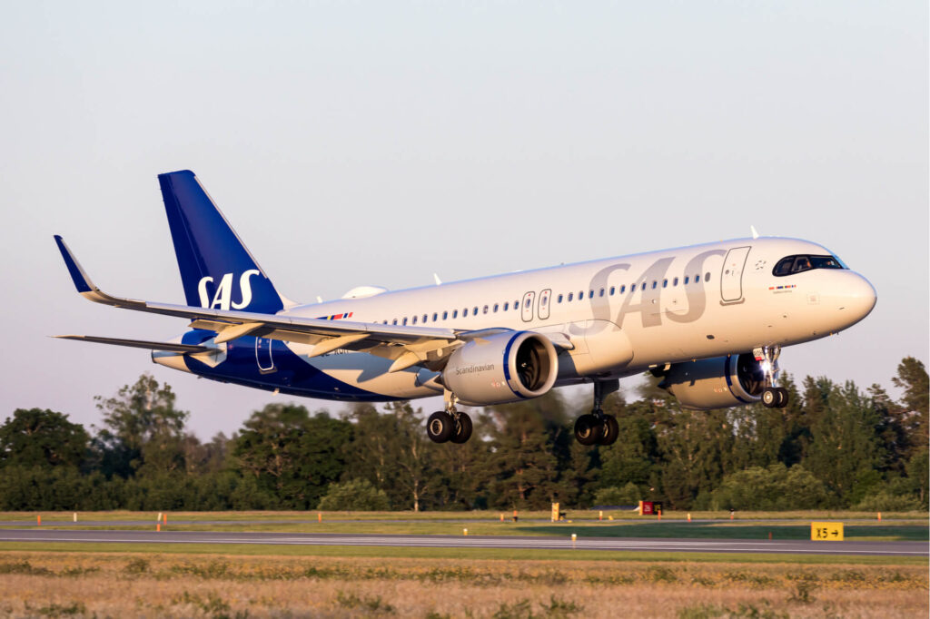 sas_a320neo_landing_at_stockholm_arlanda-2.jpg