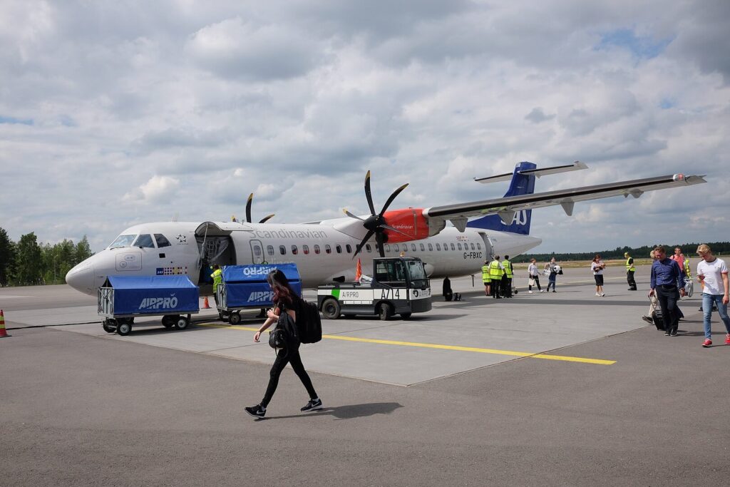 sas_atr_72_landing_in_tallin.jpg