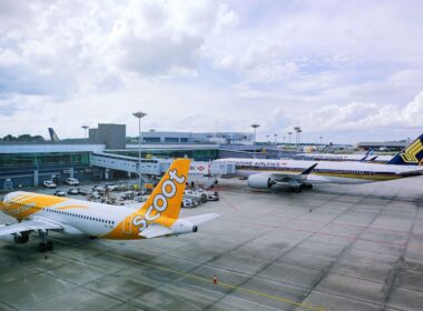 scoot__singapore_airlines_planes_parked_at_changi_airport-min.jpg