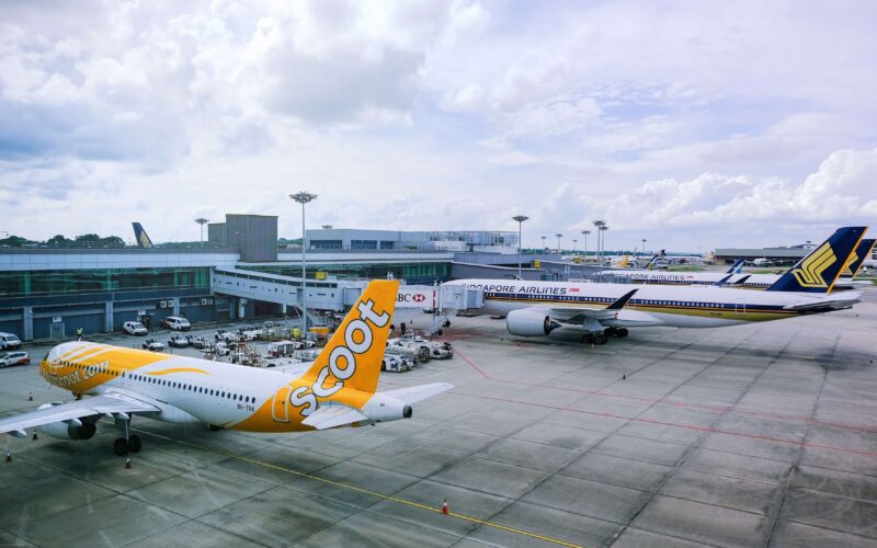 scoot__singapore_airlines_planes_parked_at_changi_airport-min.jpg