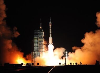 shenzhou_13_mission_taking_off.jpg