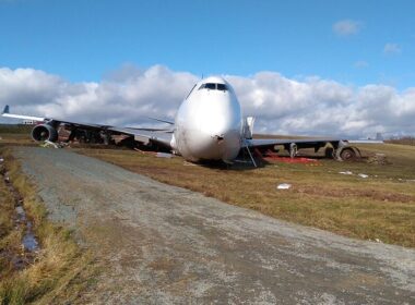 sky_lease_cargo_747_runway_overshoot.jpg