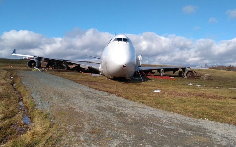 sky_lease_cargo_747_runway_overshoot.jpg