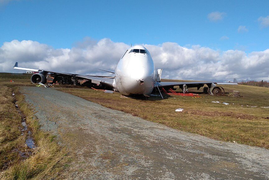 sky_lease_cargo_747_runway_overshoot.jpg