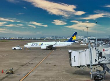 skymark_airlines_boeing_737_in_haneda_airport.jpg