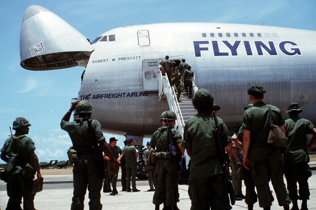 soldiers_disembark_a_boeing_747_flying_tiger_aircraft.jpg