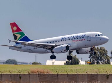 south_african_airways_airplane_landing-min.jpg