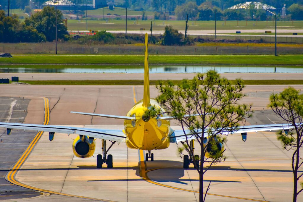 spirit_airlines_aircraft_preparing_for_departure.jpg