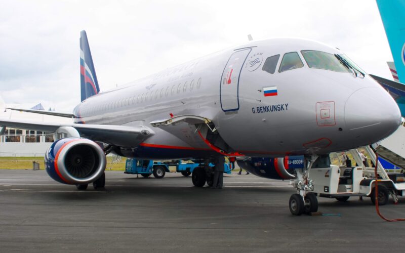 sukhoi_superjet_at_farnborough.jpg