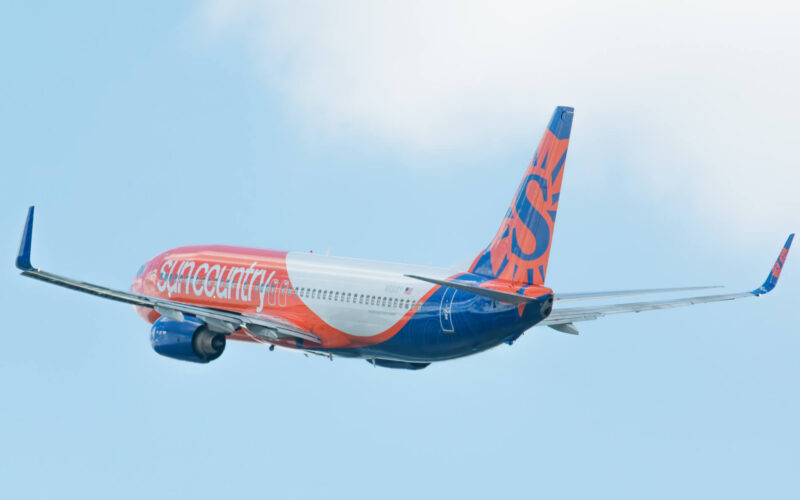 sun_country_airlines_boeing_737_departing_minneapolis_international_airport.jpg