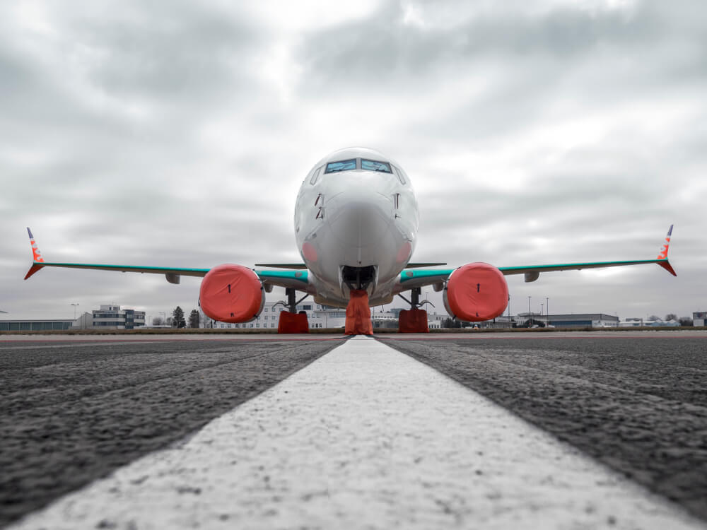 sunwing_airlines_boeing_737_max_on_the_ground_in_prague_airprot_prg.jpg