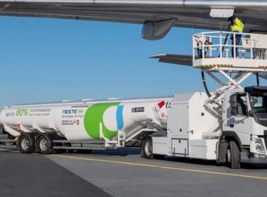 sustainable_aviation_fuel_-_tunker_truck_at_airport.jpg