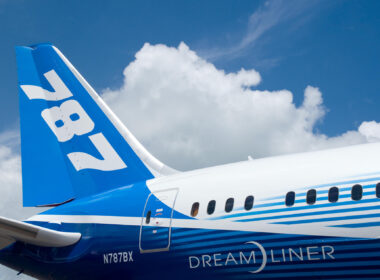 tail_of_boeing_787_dreamliner_at_singapore_airshow-1.jpg