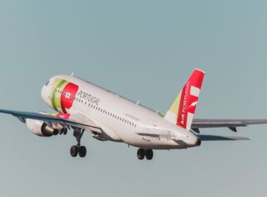 tap_air_portugal_airbus_a320_departing_porto_airport_opo.jpg