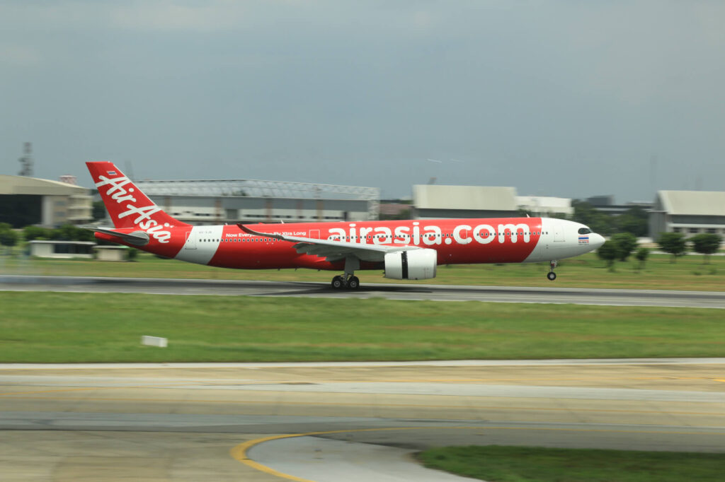 thai_airasia_x_airbus_a330neo_landing_in_bangkok_thailand.jpg