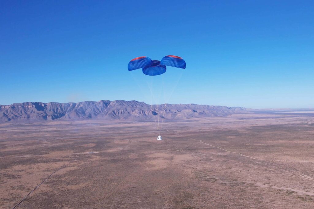 the_blue_origin_capsule_descends_thanks_to_three_parachutes.jpg