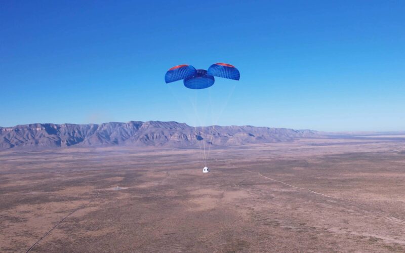 the_blue_origin_capsule_descends_thanks_to_three_parachutes.jpg