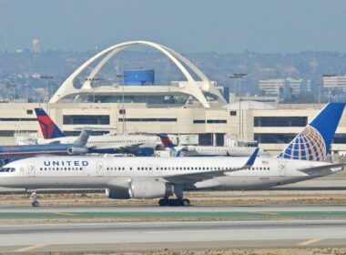 the_united_airlines_boeing_757_n13138.jpg