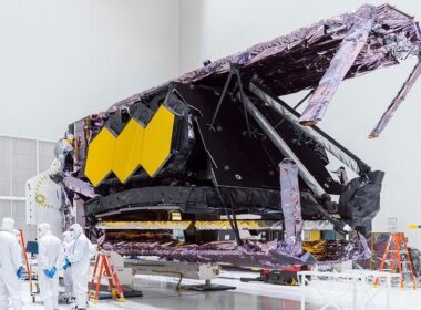 the_webb_telescope_in_the_clean_room_at_the_launch_site.jpg