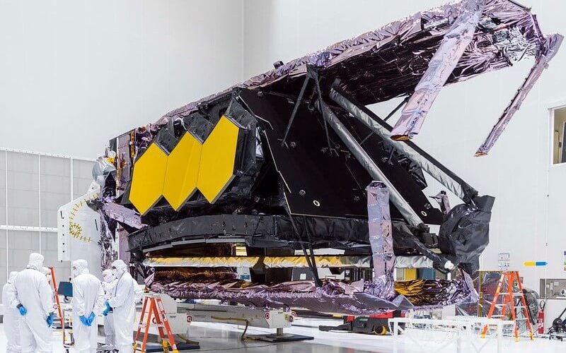 the_webb_telescope_in_the_clean_room_at_the_launch_site.jpg