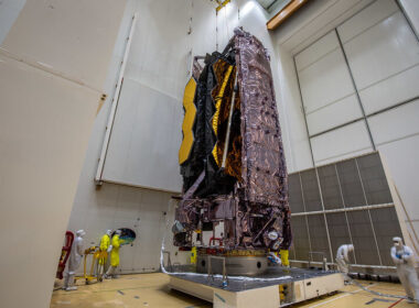 the_webb_telescope_is_placed_on_top_of_ariane_5.jpg