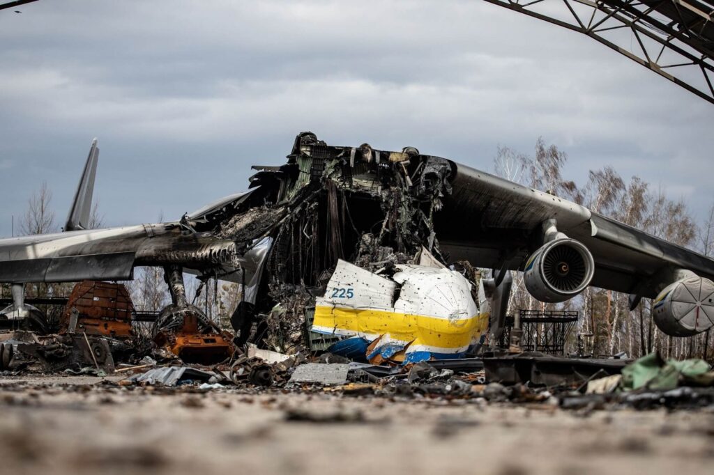 the_wreckage_of_the_original_antonov_an-225_mriya_aircraft-5.jpg