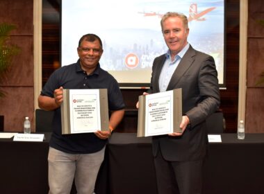 tony_fernandes_domhnal_slattery_at_the_avolon-airasia_mou_signing_ceremony.jpeg