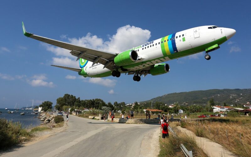 transavia_airlines_boeing_737-800_being_welcomed_at_skiathos_by_planespotters.jpg