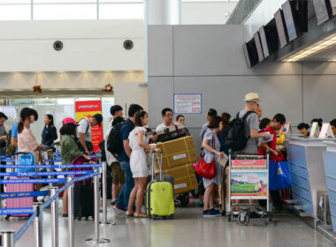 travelers_in_vietnams_main_airport.jpg