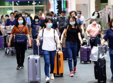 travelers_wearing_masks_at_kuala_lumpur_airport.jpg