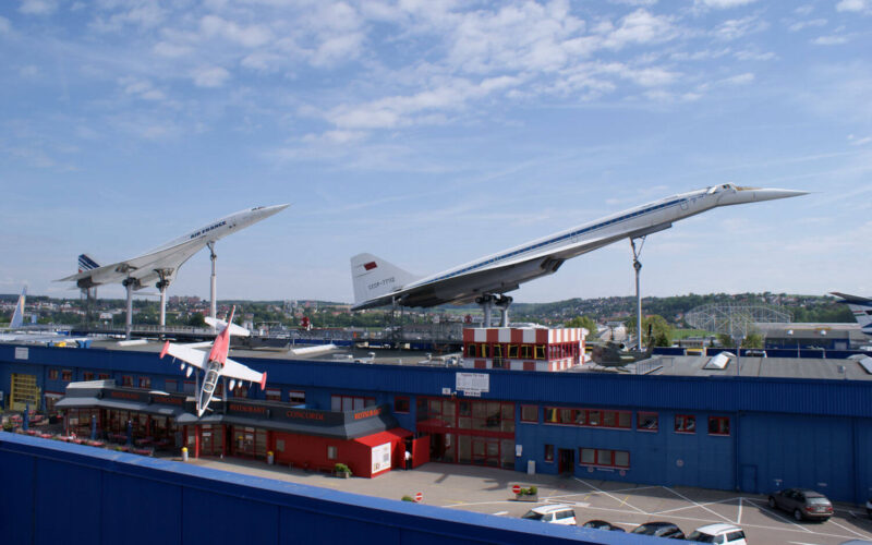 tu-144_and_concorde_side_by_side-1.jpg