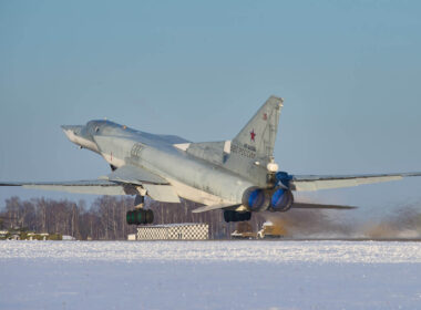 tu-22m3_bomber_taking_off_in_the_snow.jpg