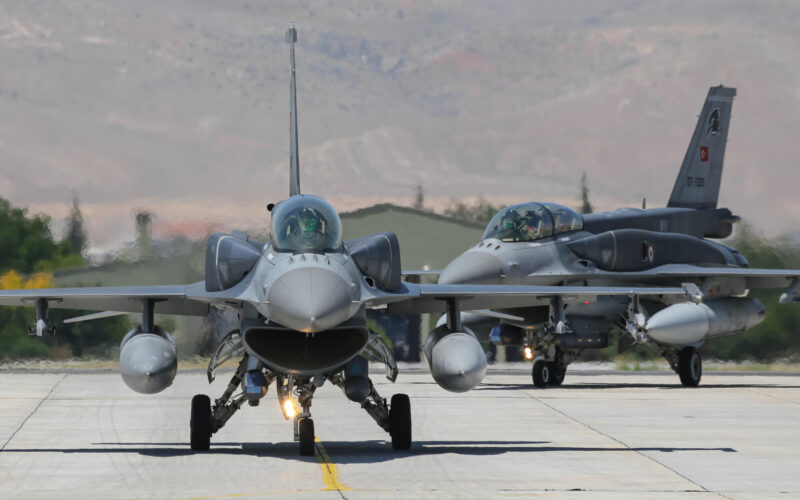 turkish_f-16_fighter_jets_taxiing.jpg