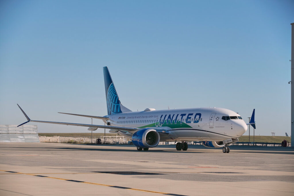 ua_fllies_1st_passenger_flight_with_100_percent_saf.jpg