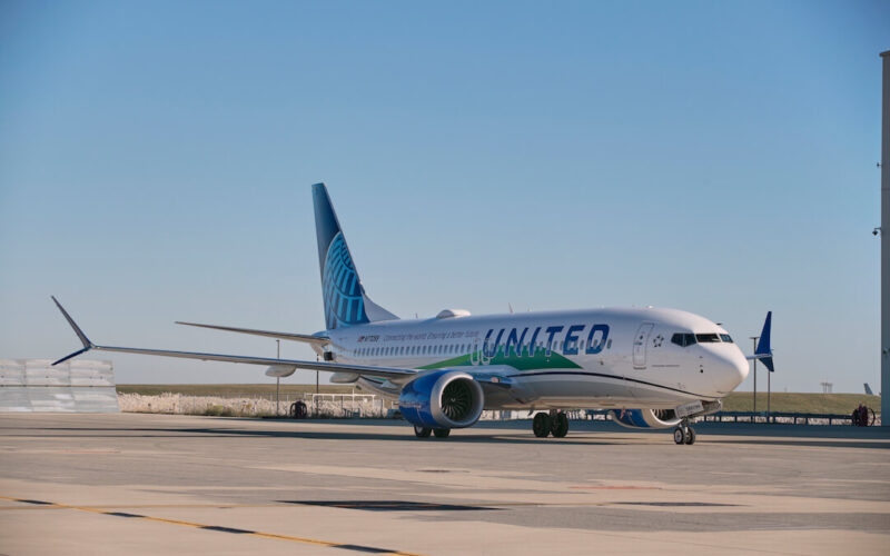 ua_fllies_1st_passenger_flight_with_100_percent_saf.jpg