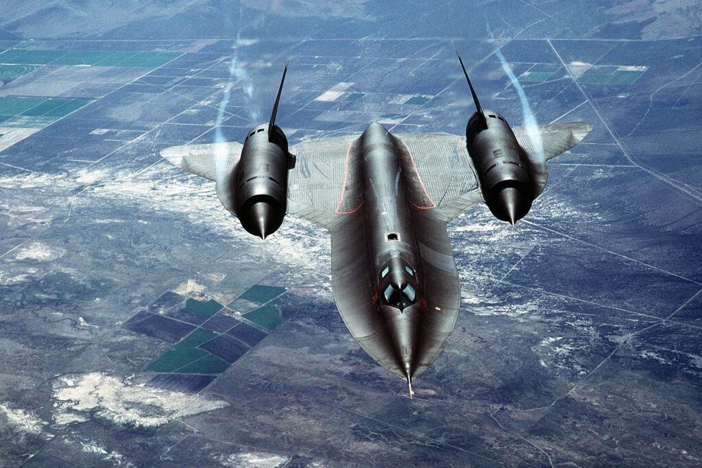 undetectable_three_times_faster_than_sound_the_sr-71_blackbird-2.jpg