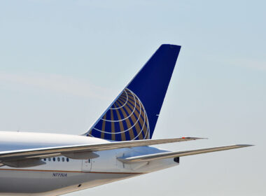 united_airlines_boeing_777-1.jpg